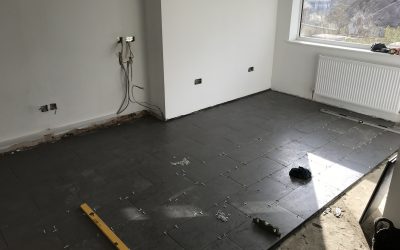 Porcelain floor tiling in a modern kitchen